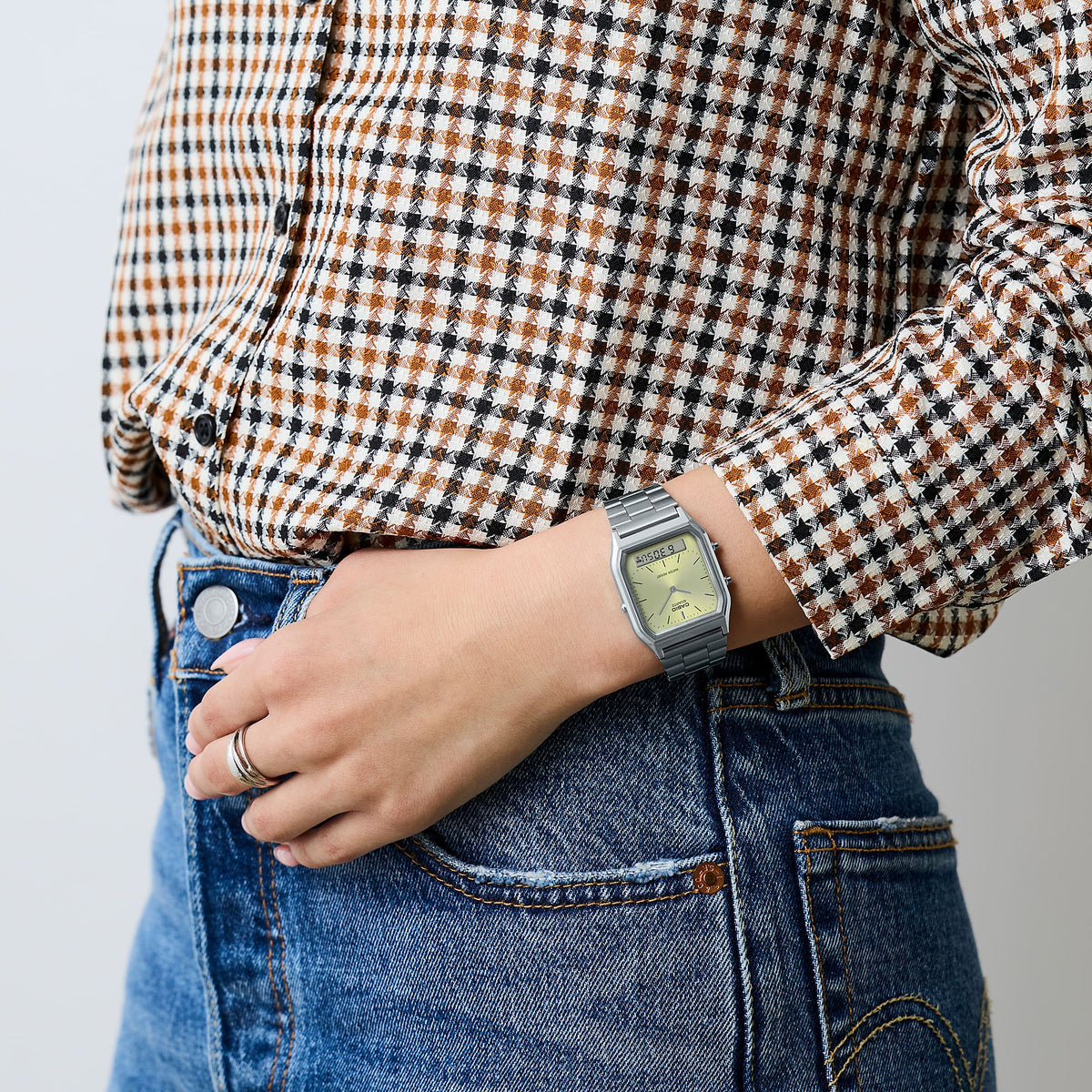 Casio Vintage AQ-230A-9AMQY – on the wrist