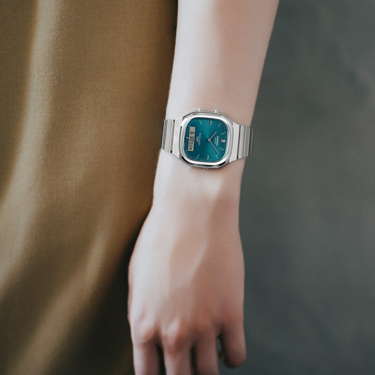 Casio Vintage AQ-240E-3A – on the wrist