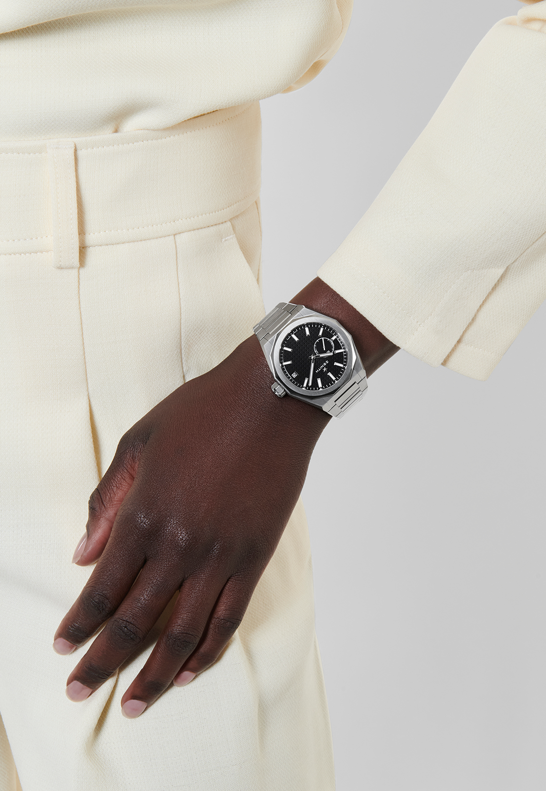 Zenith Defy 03.9300.3620/21.I001 – on the wrist