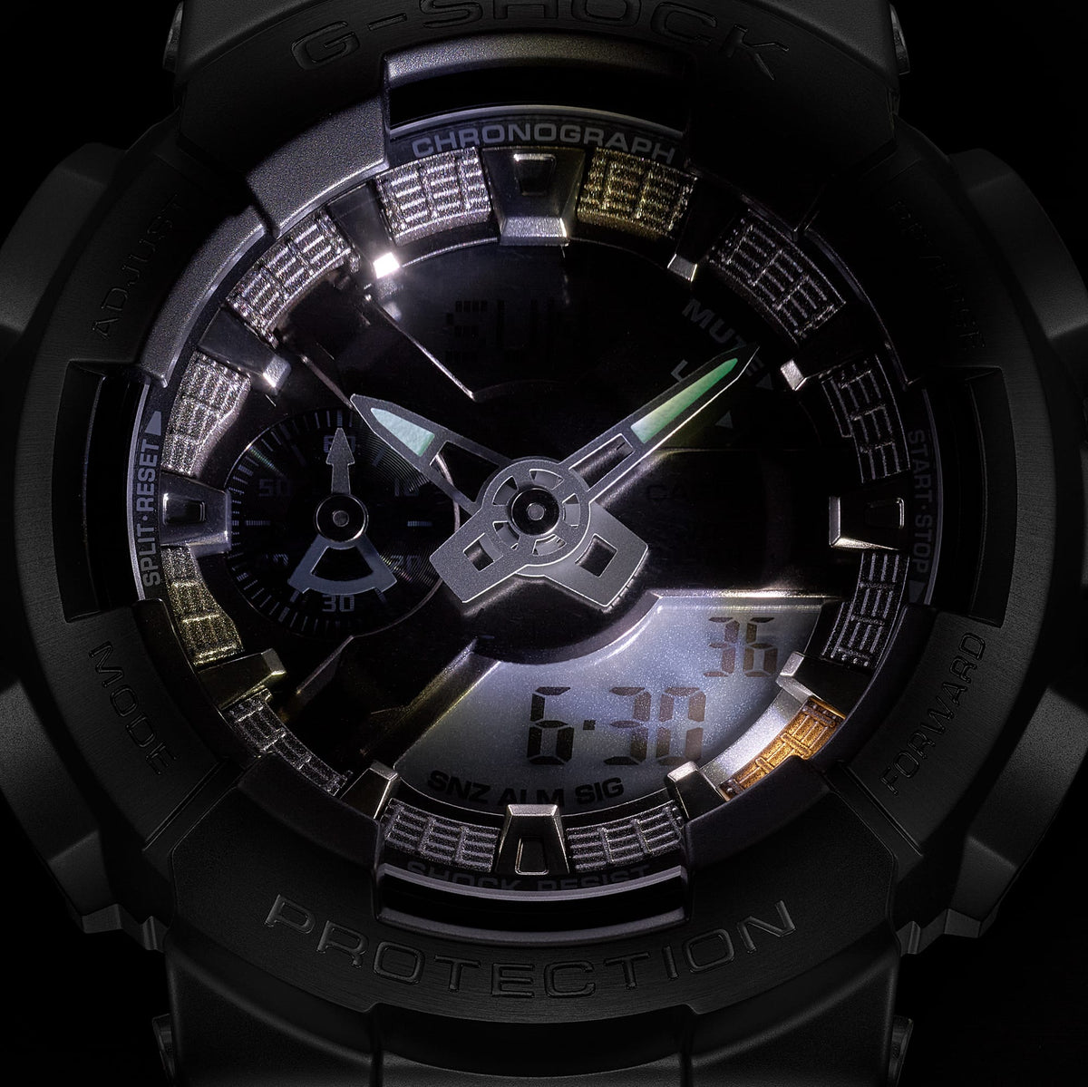 Casio G-Shock GM-110MF-1A – illuminated dial
