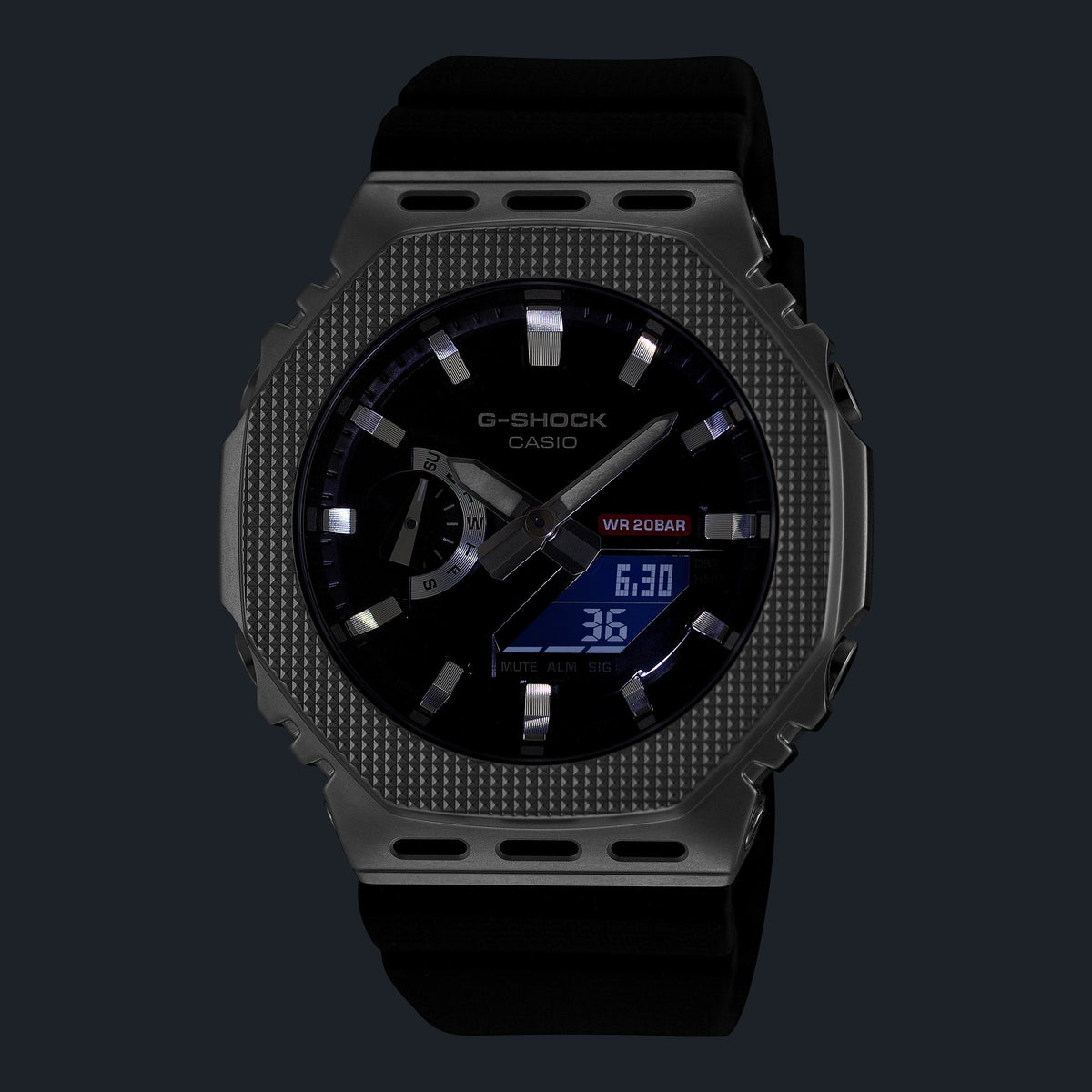 Casio G-Shock GM-2100M-1A – illuminated dial