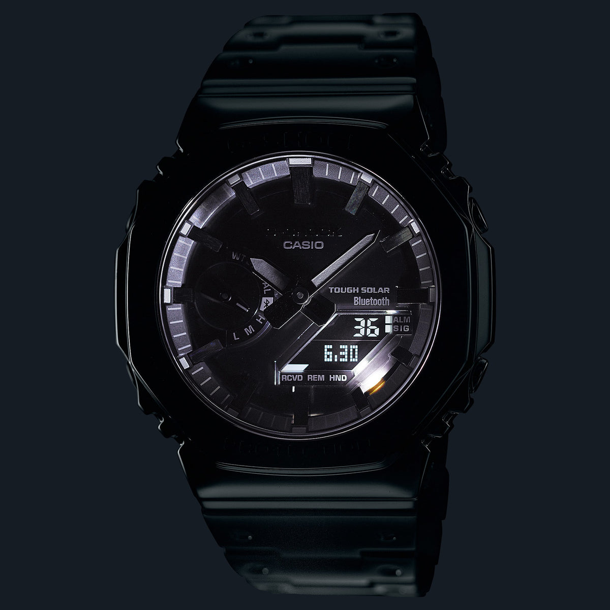 Casio G-Shock GM-B2100D-1A – illuminated dial