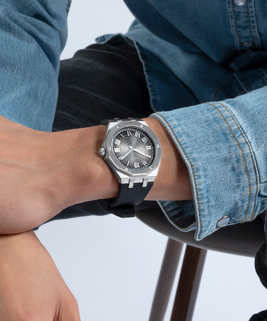 GUESS Mens Black Silver Tone Analog Watch 42 mm