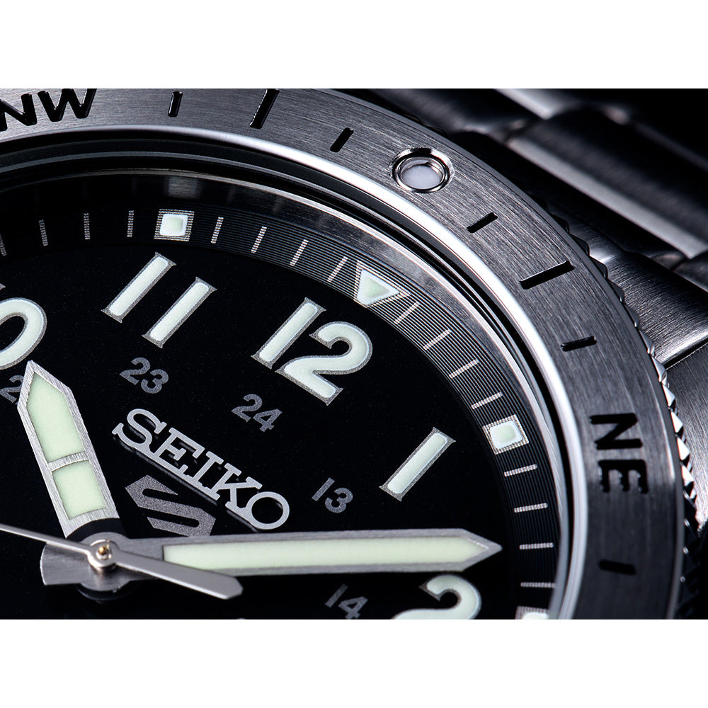 Seiko 5 Sports HDB006K1 – dial close-up