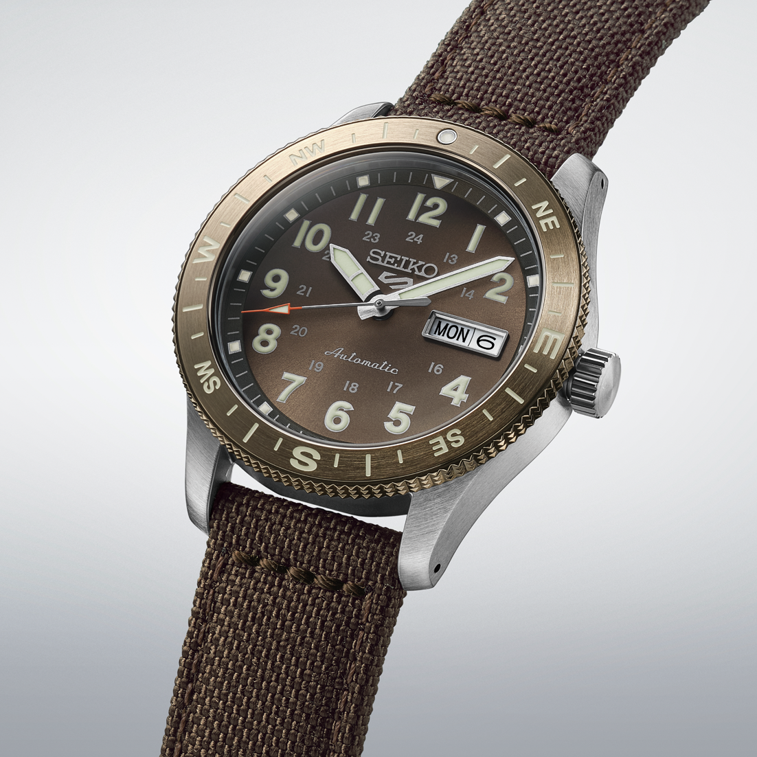 Seiko 5 Sports HDB009K1 – three-quarter view