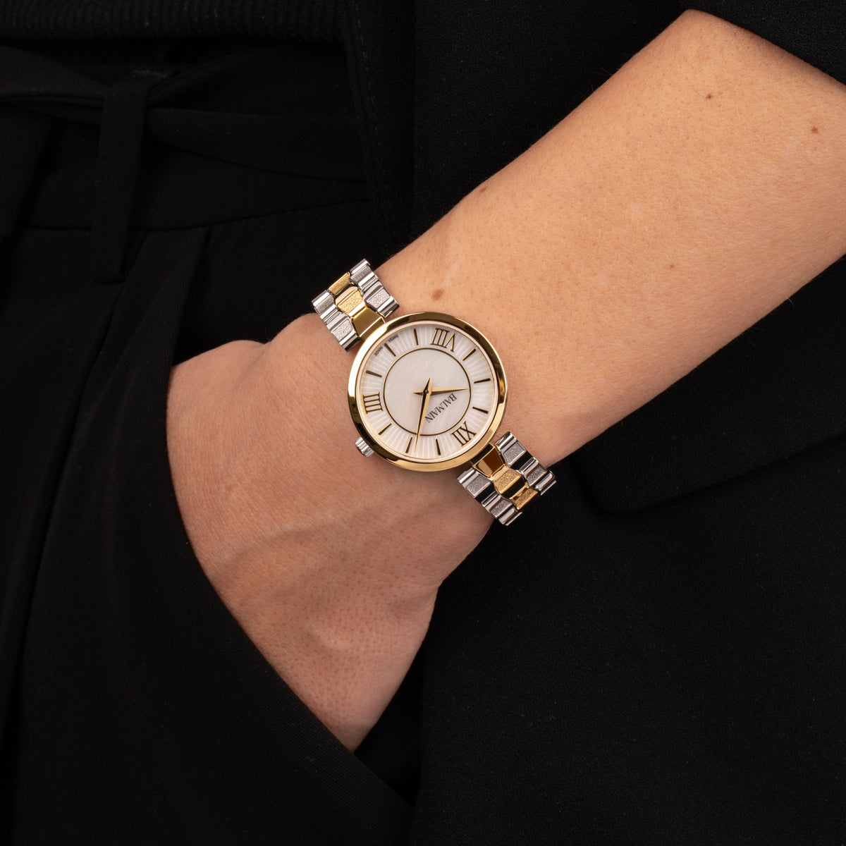 Balmain Sedirea B4832.39.82 – lifestyle view
