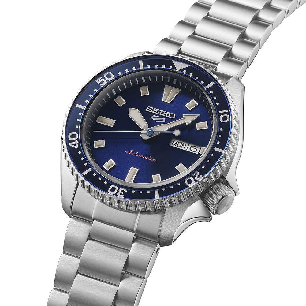 Seiko 5 Sports SRPL83K1 – three-quarter view