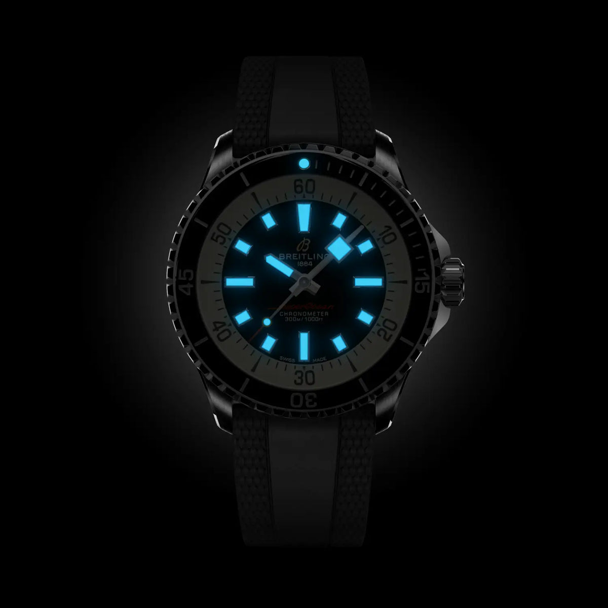 Breitling Superocean Automatic 42 A17375211B1S1 – luminous hands and markers in the dark
