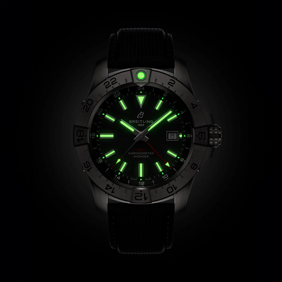 Breitling Avenger Automatic GMT 44 A32320101B1X1 – luminous hands and markers in the dark