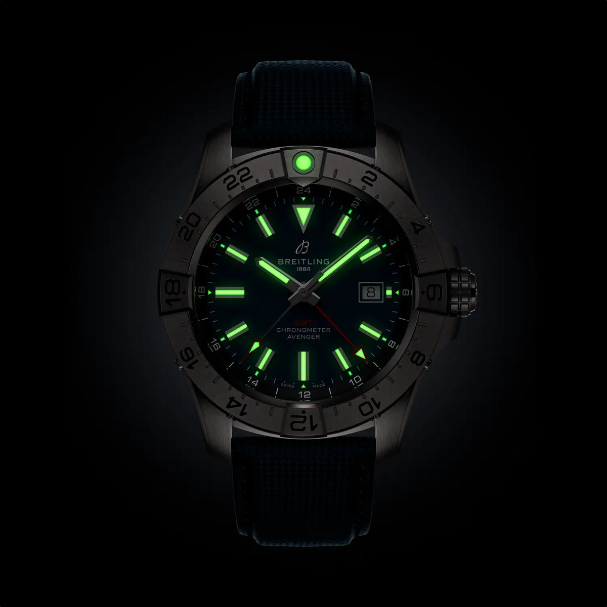 Breitling Avenger Automatic GMT 44 A32320101C1X1 – luminous hands and markers in the dark