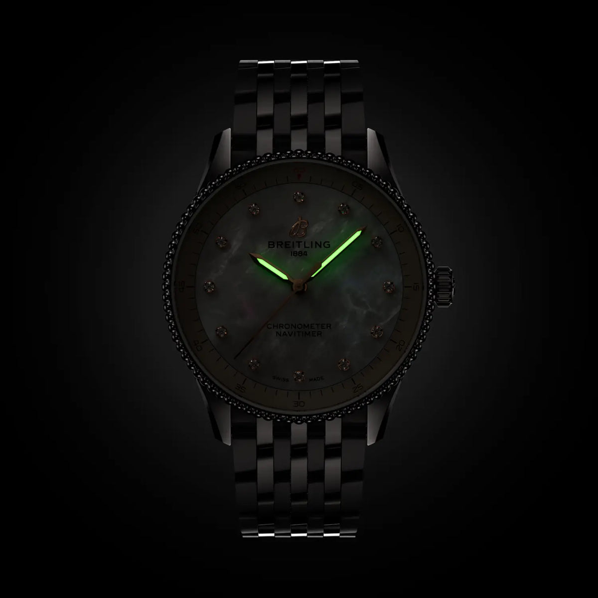 Breitling Navitimer 32 A77320E61A2A1 – luminous hands and markers in the dark
