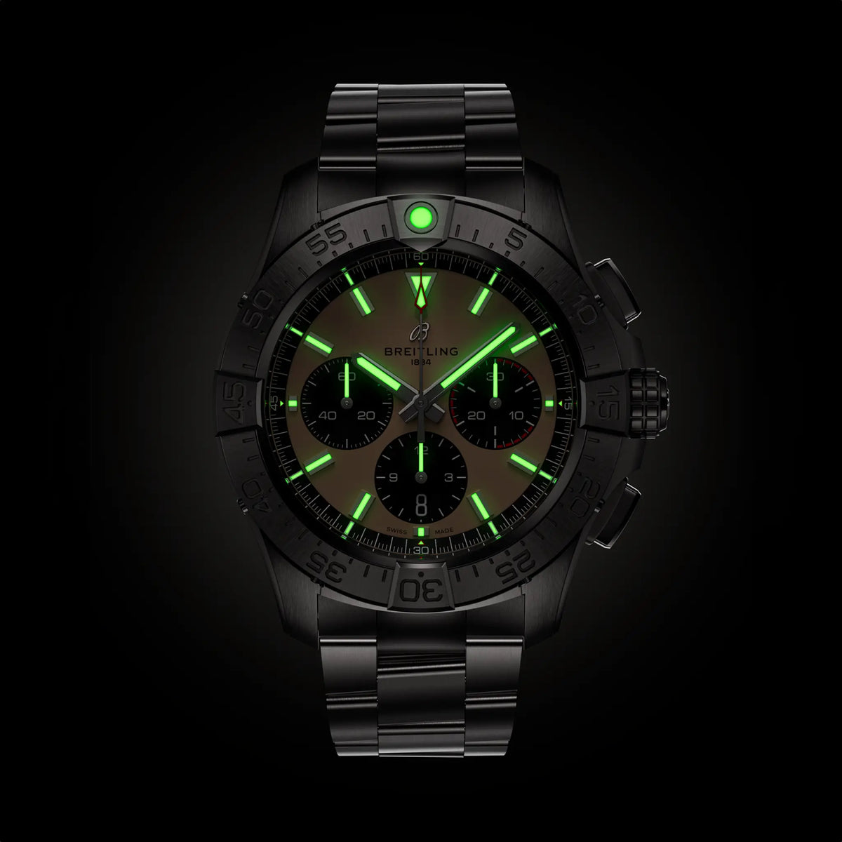 Breitling Avenger B01 Chronograph 44 AB0147101A1A1 – luminous hands and markers in the dark