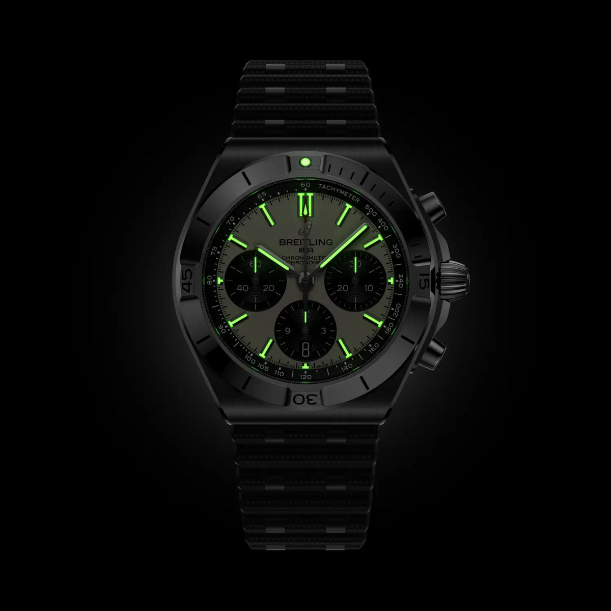 Breitling Chronomat B01 Chronograph 42 AB0158101A1S1 – luminous hands and markers in the dark