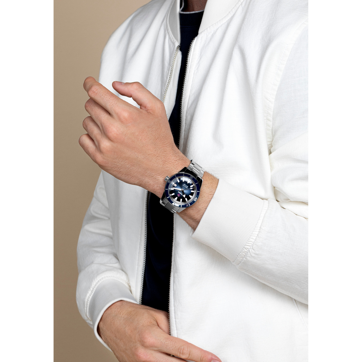 Rado Captain Cook Automatic R32105203 – shown on the wrist