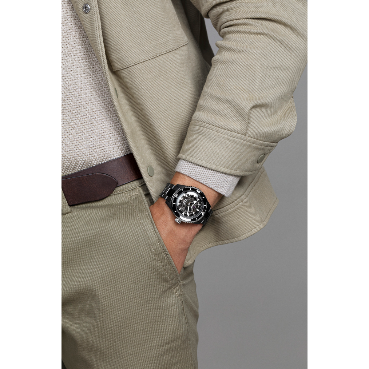 Rado Captain Cook High-Tech Ceramic R32127152 – shown on the wrist