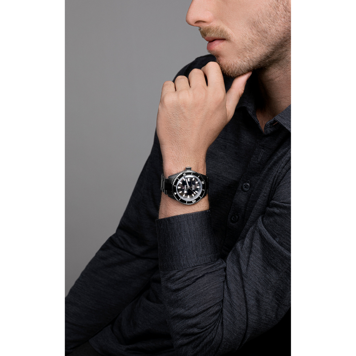 Rado Captain Cook High-Tech Ceramic Diver R32129152 – shown on the wrist