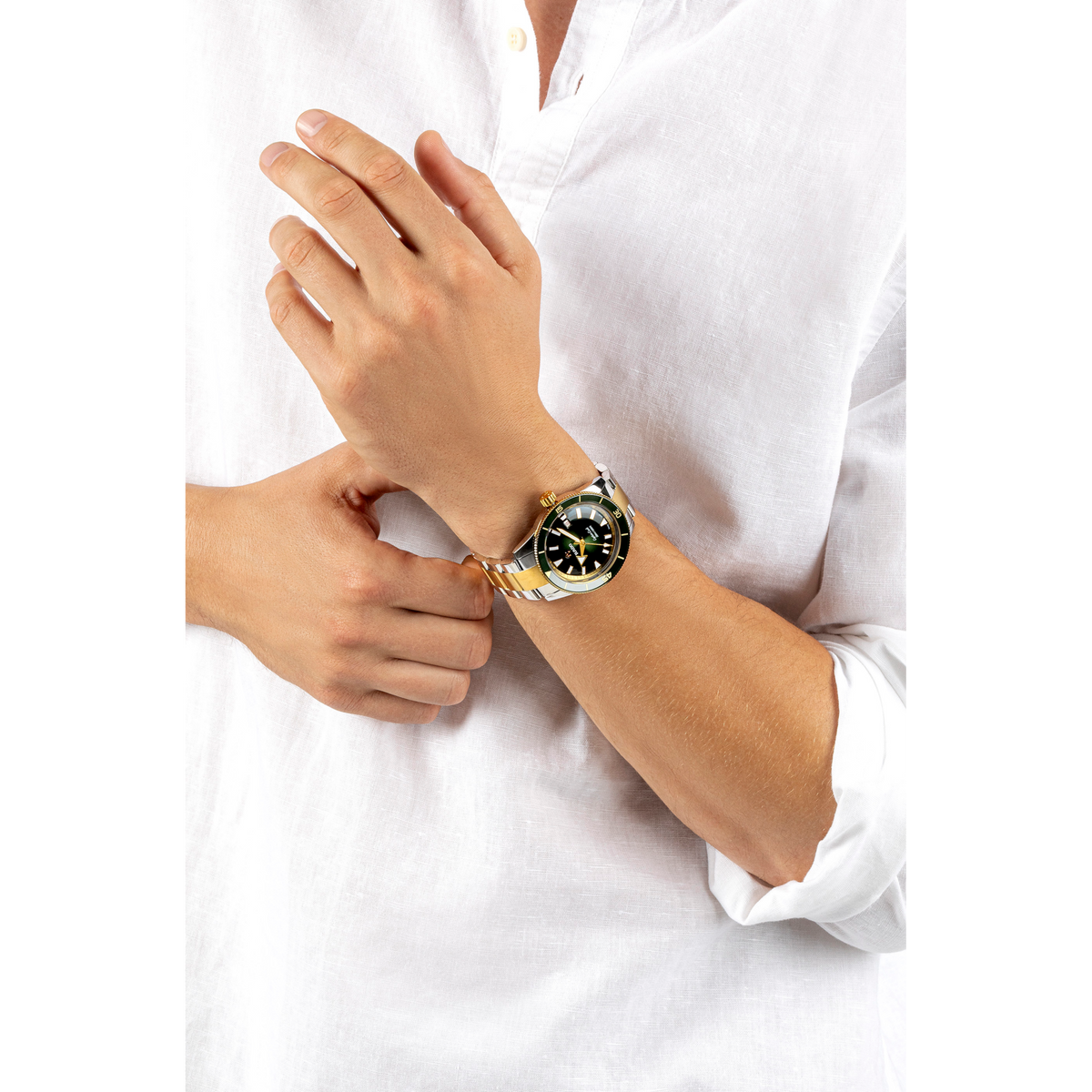 Rado Captain Cook Automatic R32138303 – shown on the wrist