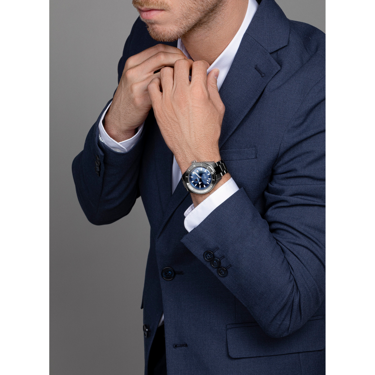 Rado Captain Cook High-Tech Ceramic Diver R32144202 – shown on the wrist
