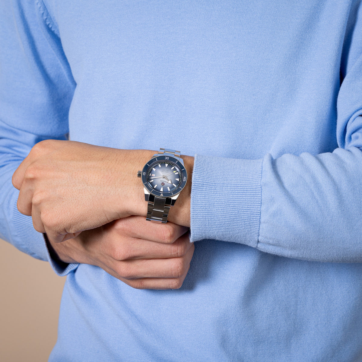 Rado Captain Cook Automatic R32154208 – shown on the wrist