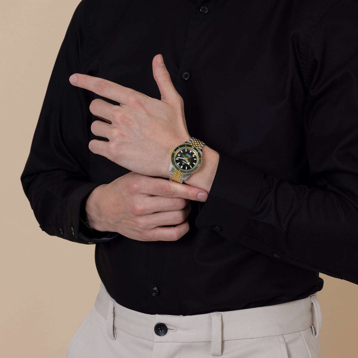 Rado Captain Cook Automatic R32225313 – shown on the wrist