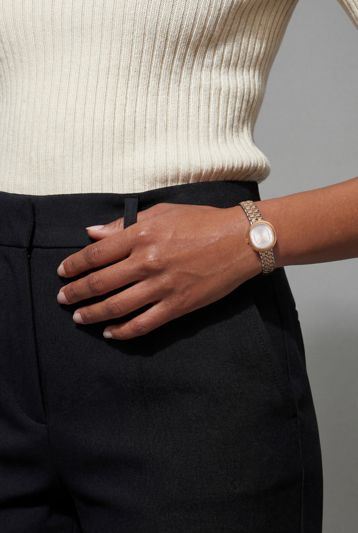 Coach Harlow 14504702 – on the wrist