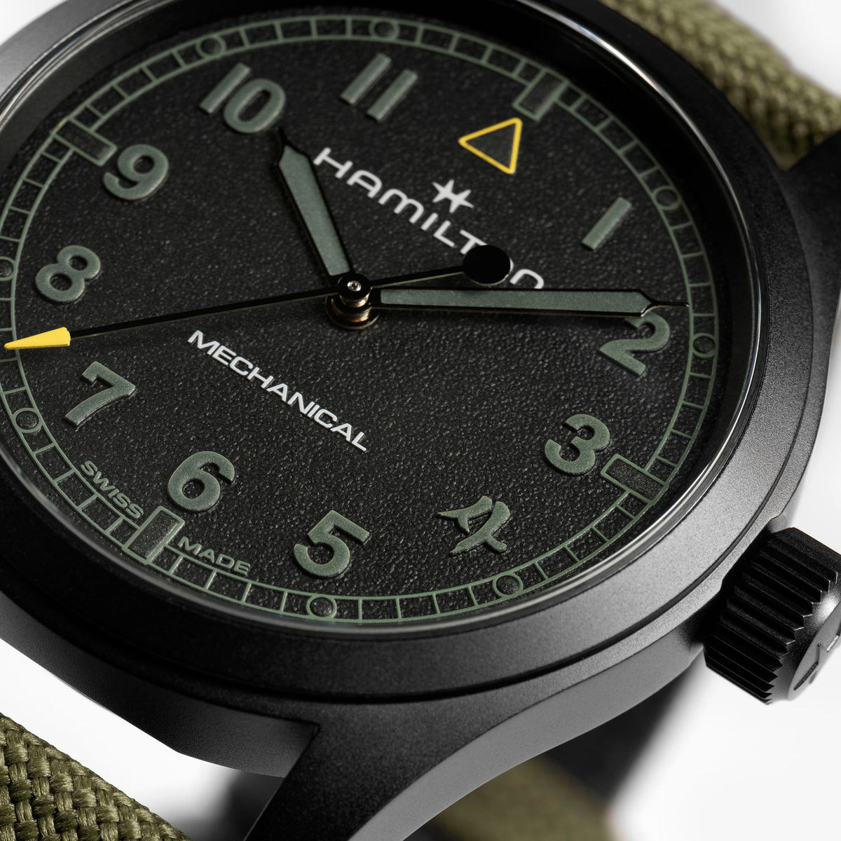 Hamilton Khaki Field H69469930 – dial close-up