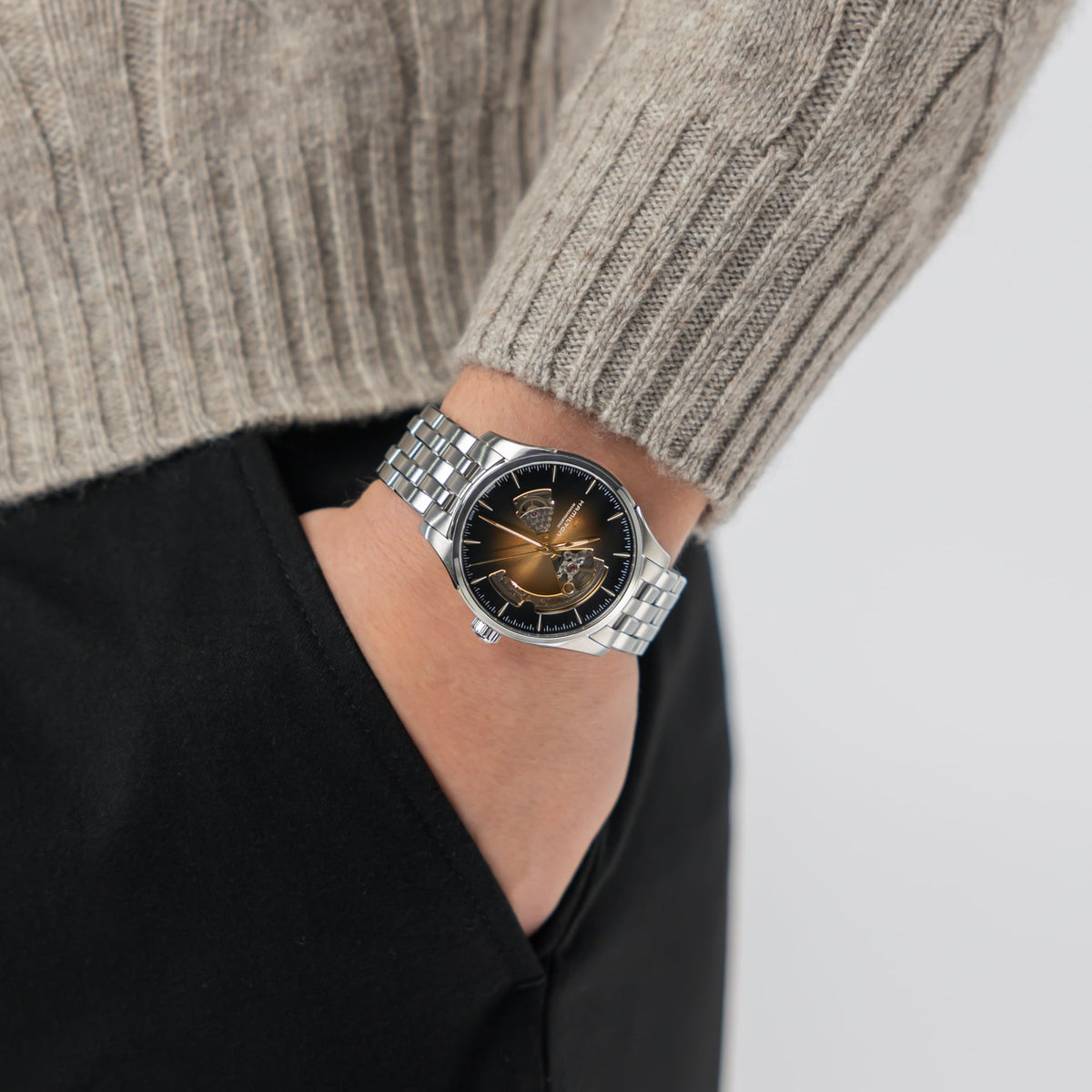 Hamilton Jazzmaster H32675101 – on the wrist