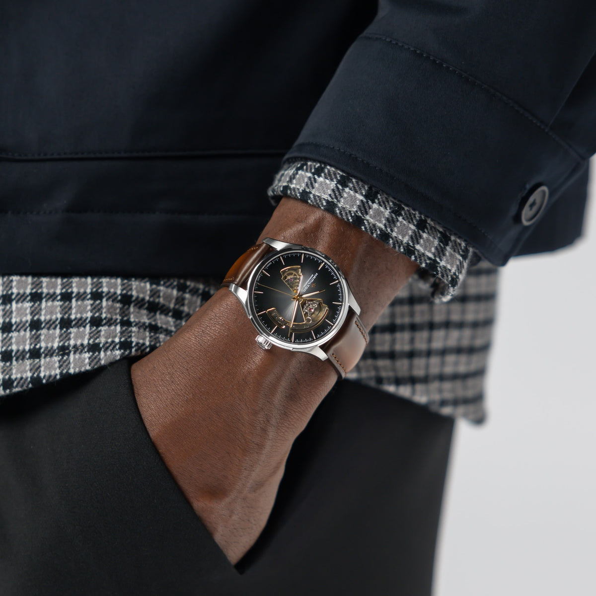 Hamilton Jazzmaster H32675581 – on the wrist
