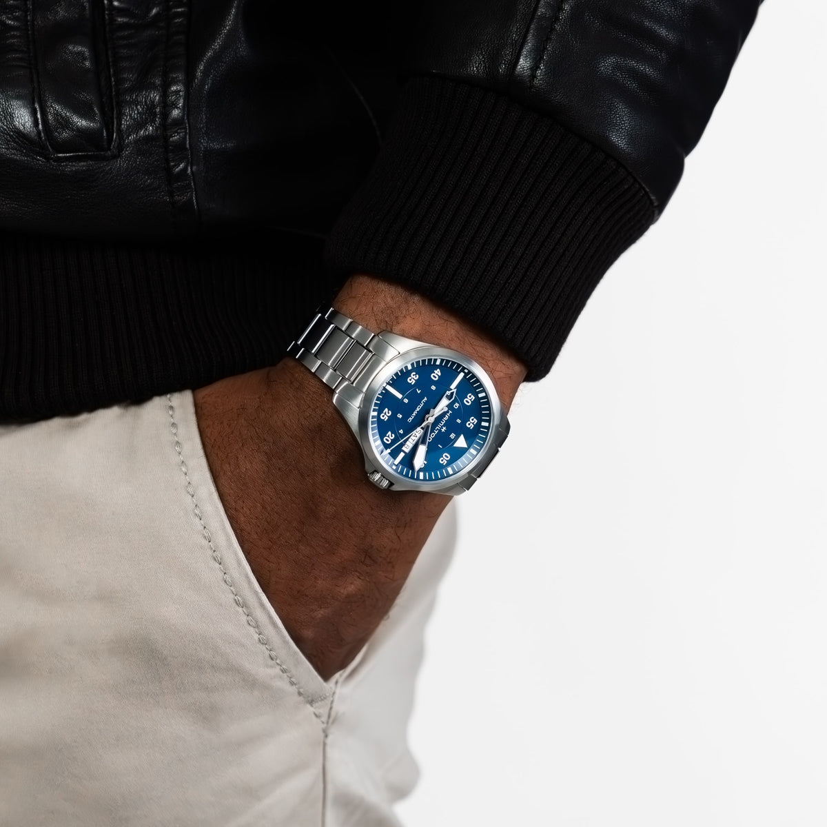 Hamilton Khaki Aviation H64635140 – on the wrist
