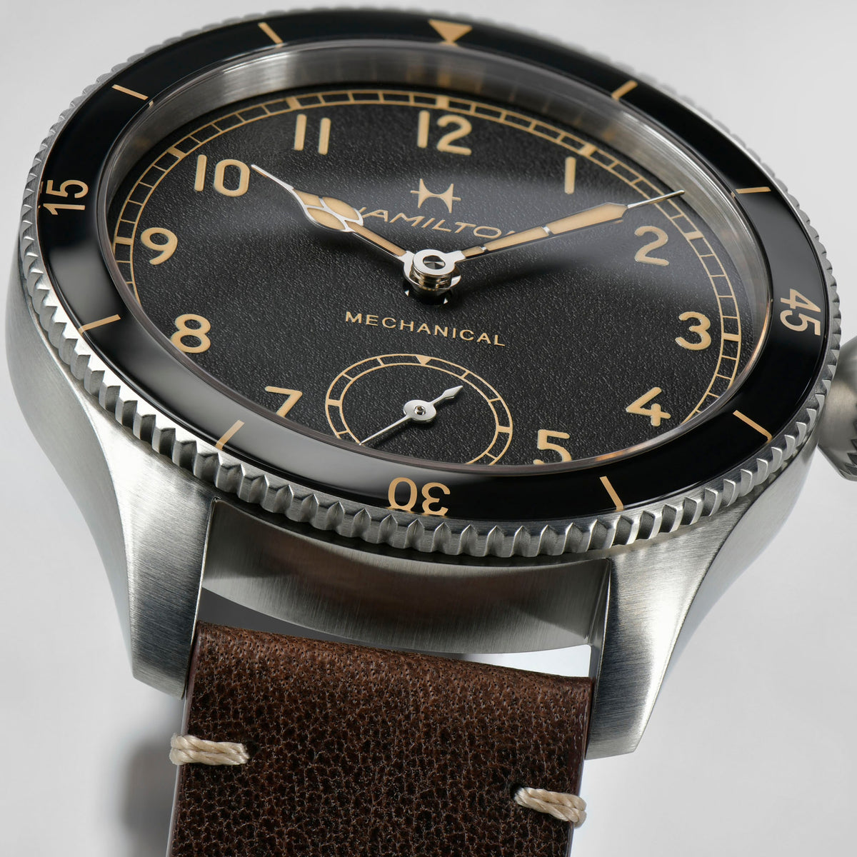 Hamilton Khaki Aviation H76719530 – dial close-up