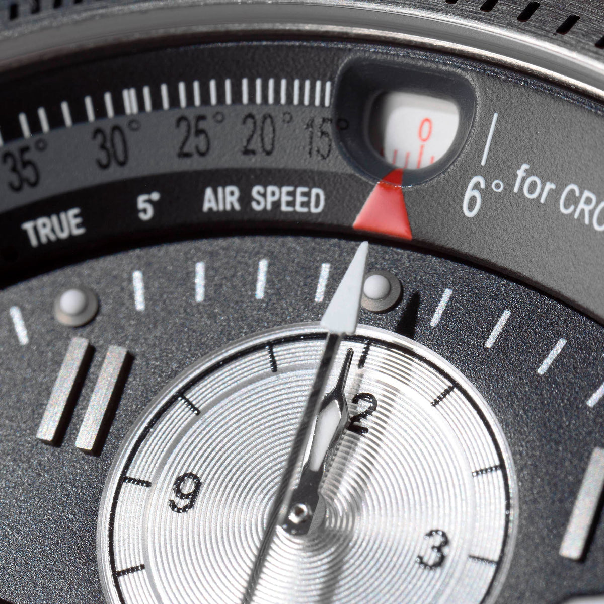 Hamilton Khaki Aviation H77616533 – dial close-up
