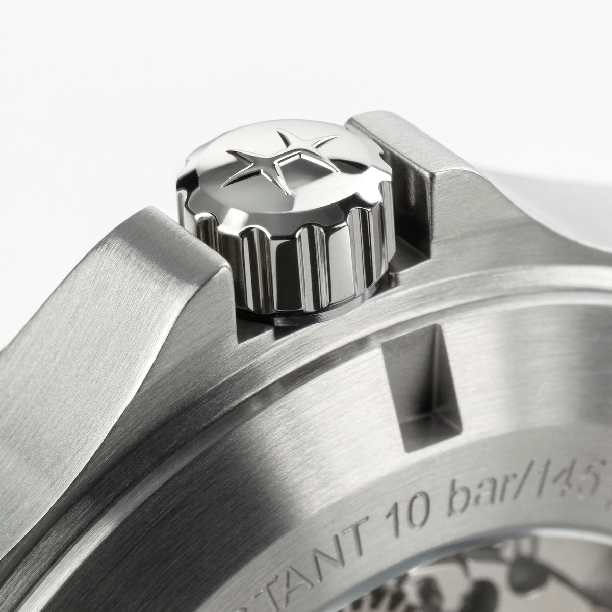 Hamilton Khaki Field H64475531 – crown detail
