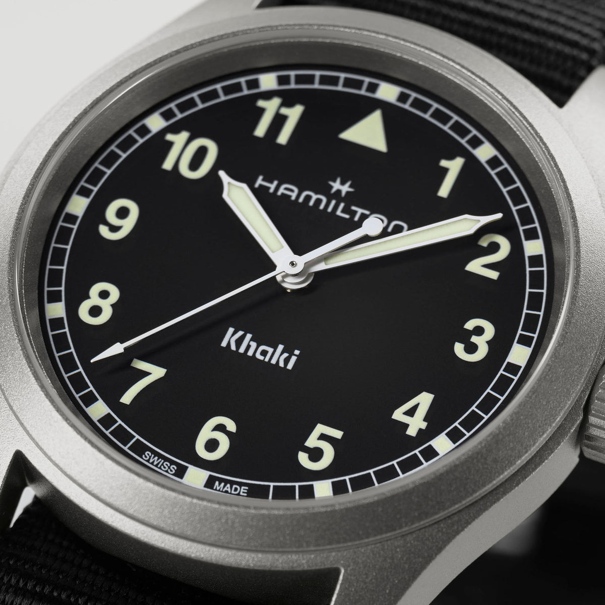 Hamilton Khaki Field H69401430 – dial close-up