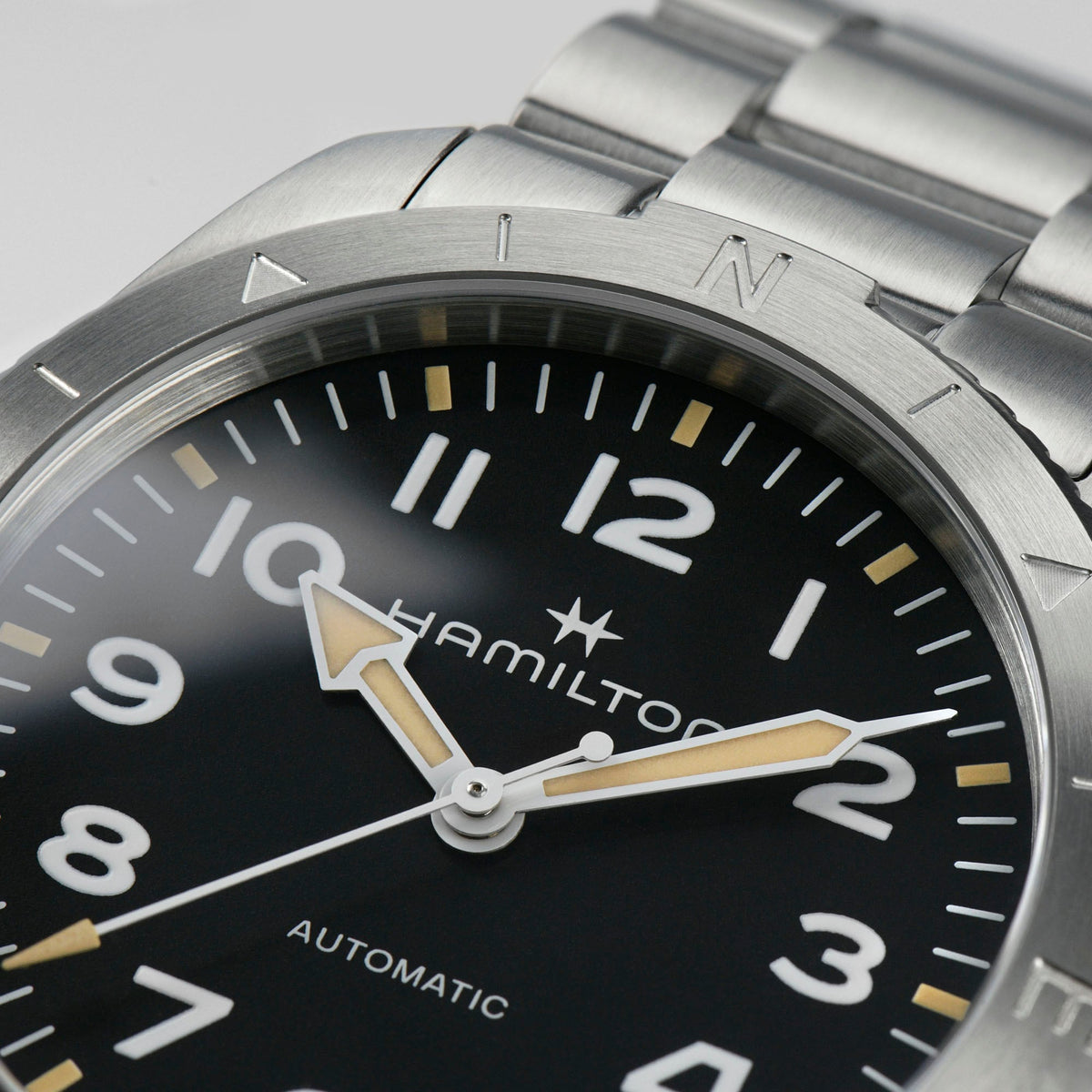 Hamilton Khaki Field H70315130 – dial close-up