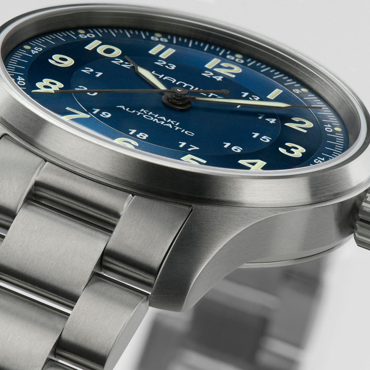 Hamilton Khaki Field H70545140 – dial close-up