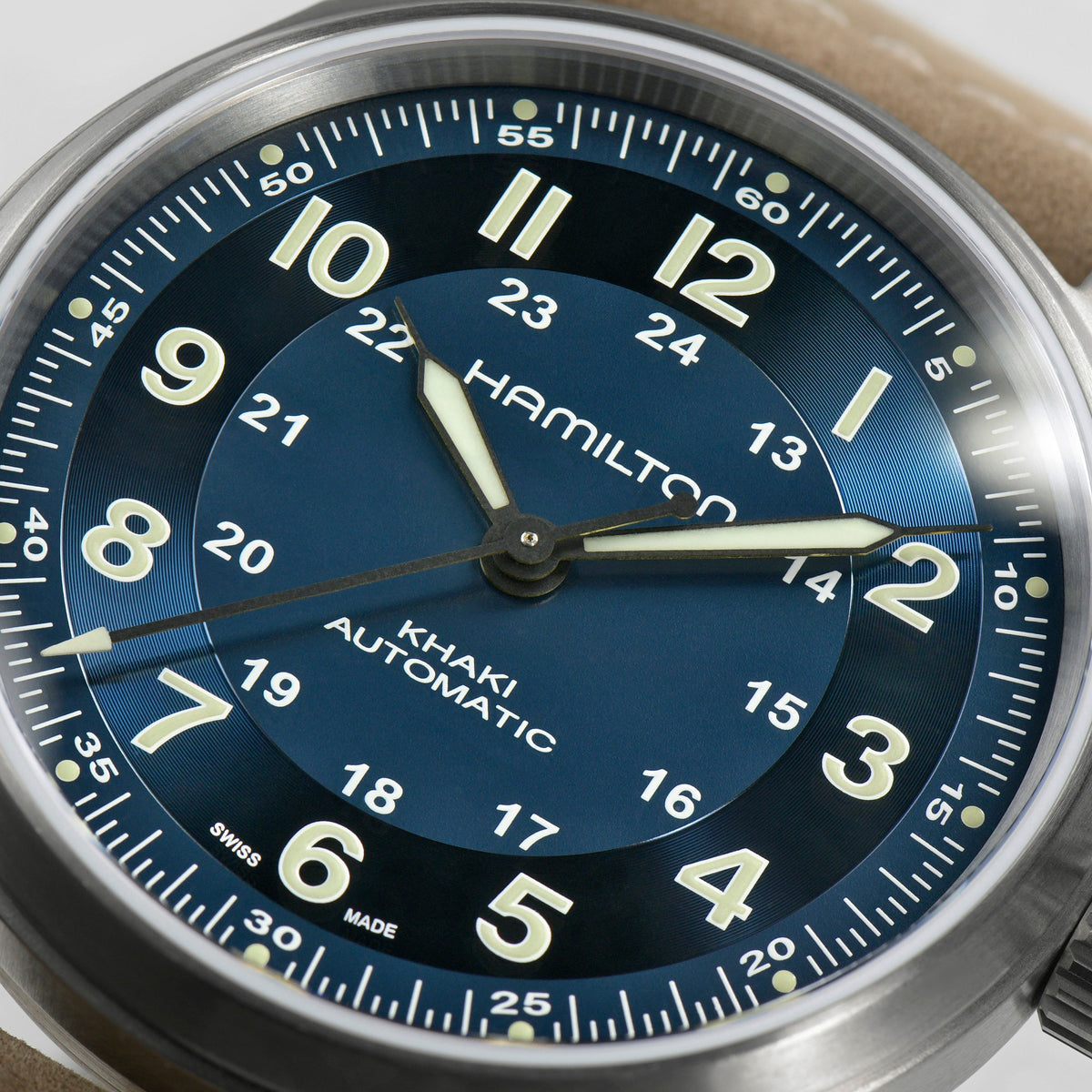 Hamilton Khaki Field H70545540 – dial close-up