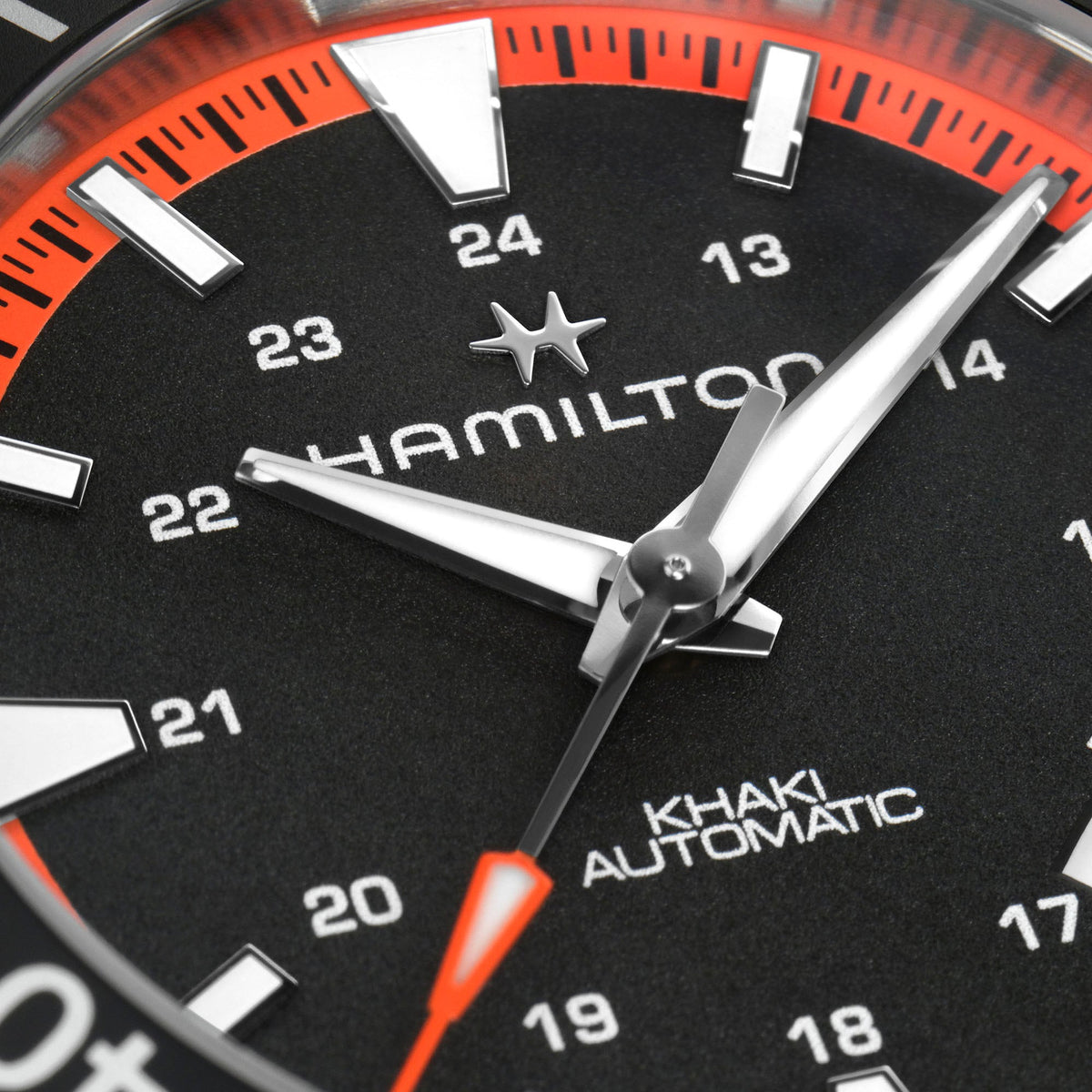 Hamilton Khaki Navy H82395331 – dial close-up