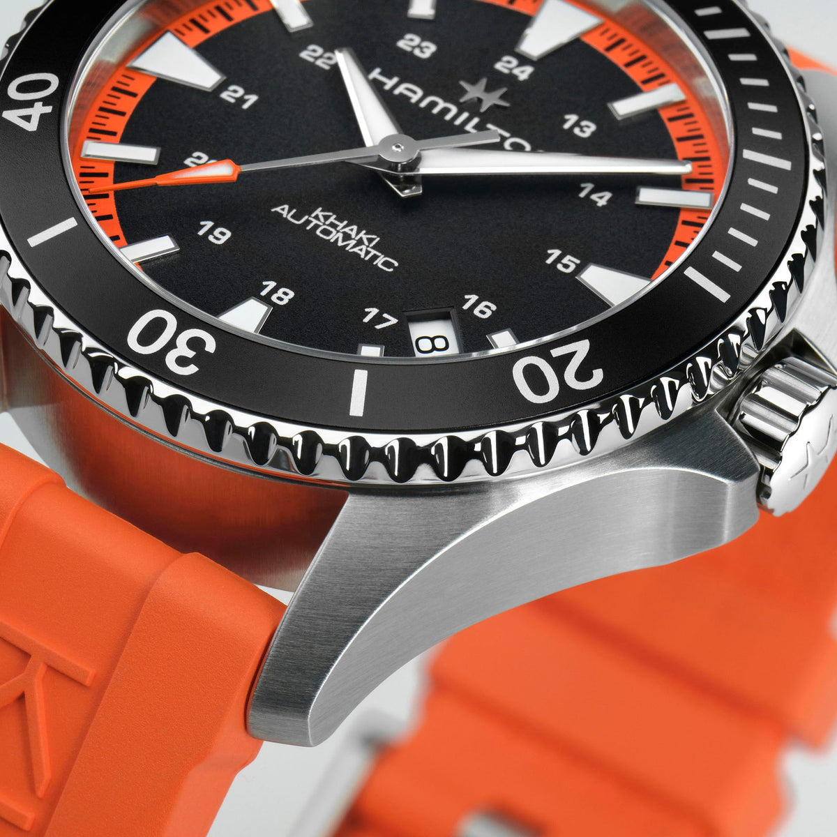 Hamilton Khaki Navy H82395331 – side view