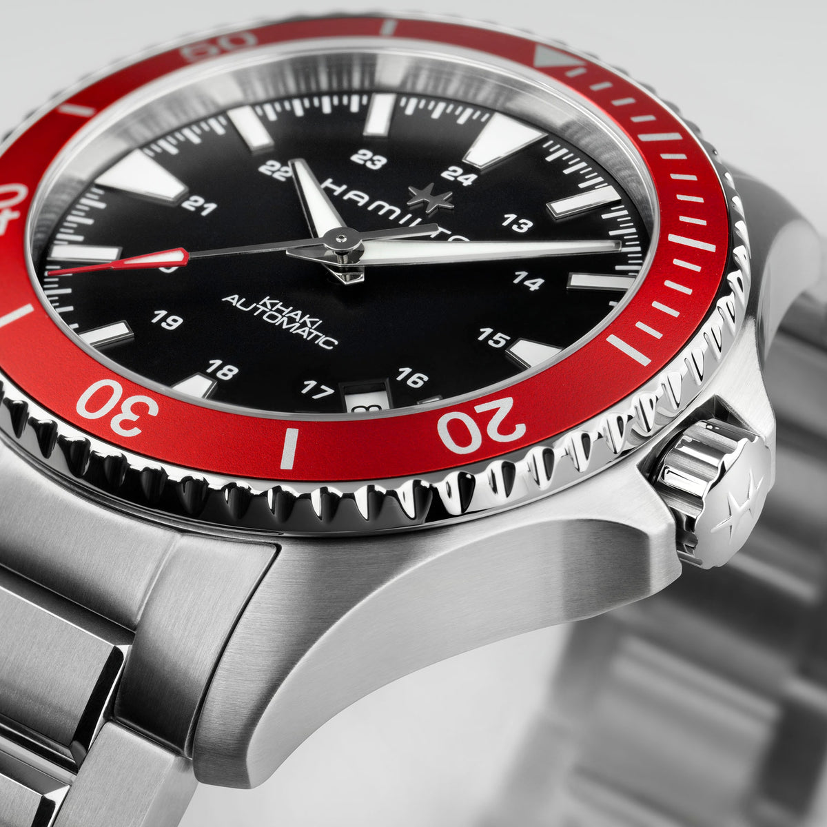Hamilton Khaki Navy H82405130 – angled view