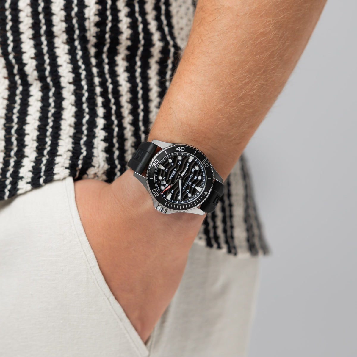 Hamilton Khaki Navy H82415330 – on the wrist