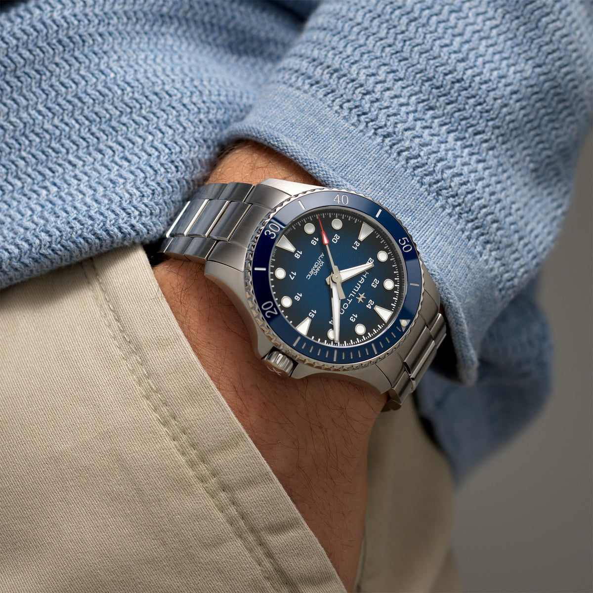 Hamilton Khaki Navy H82505140 – on the wrist