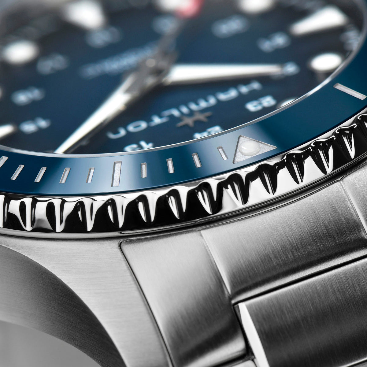 Hamilton Khaki Navy H82505140 – side view