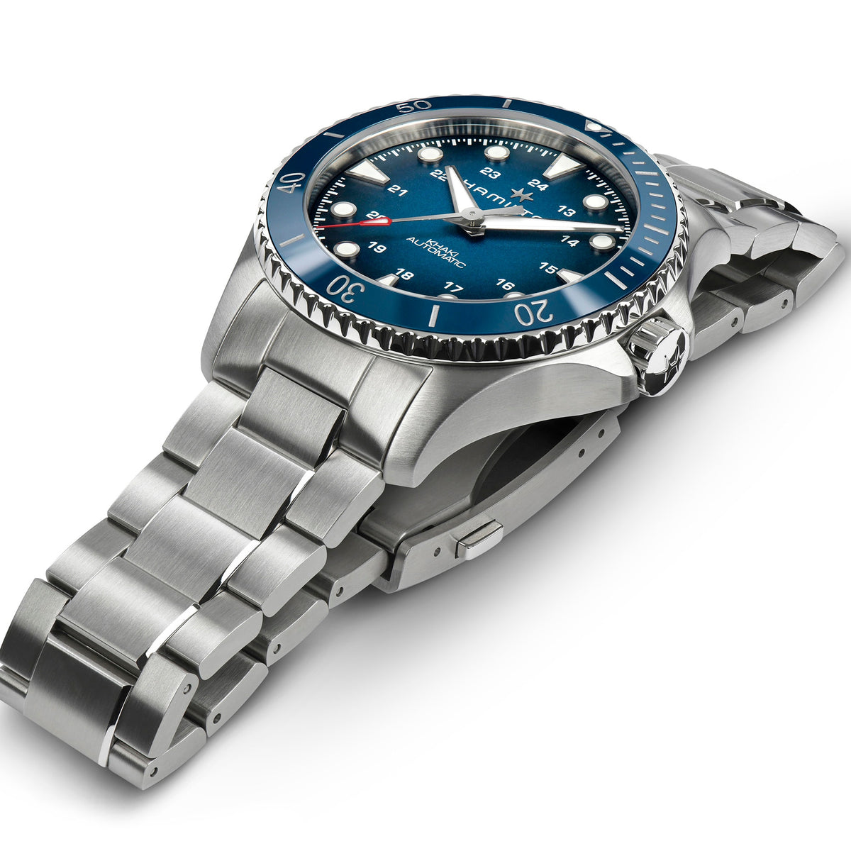 Hamilton Khaki Navy H82505140 – three-quarter view
