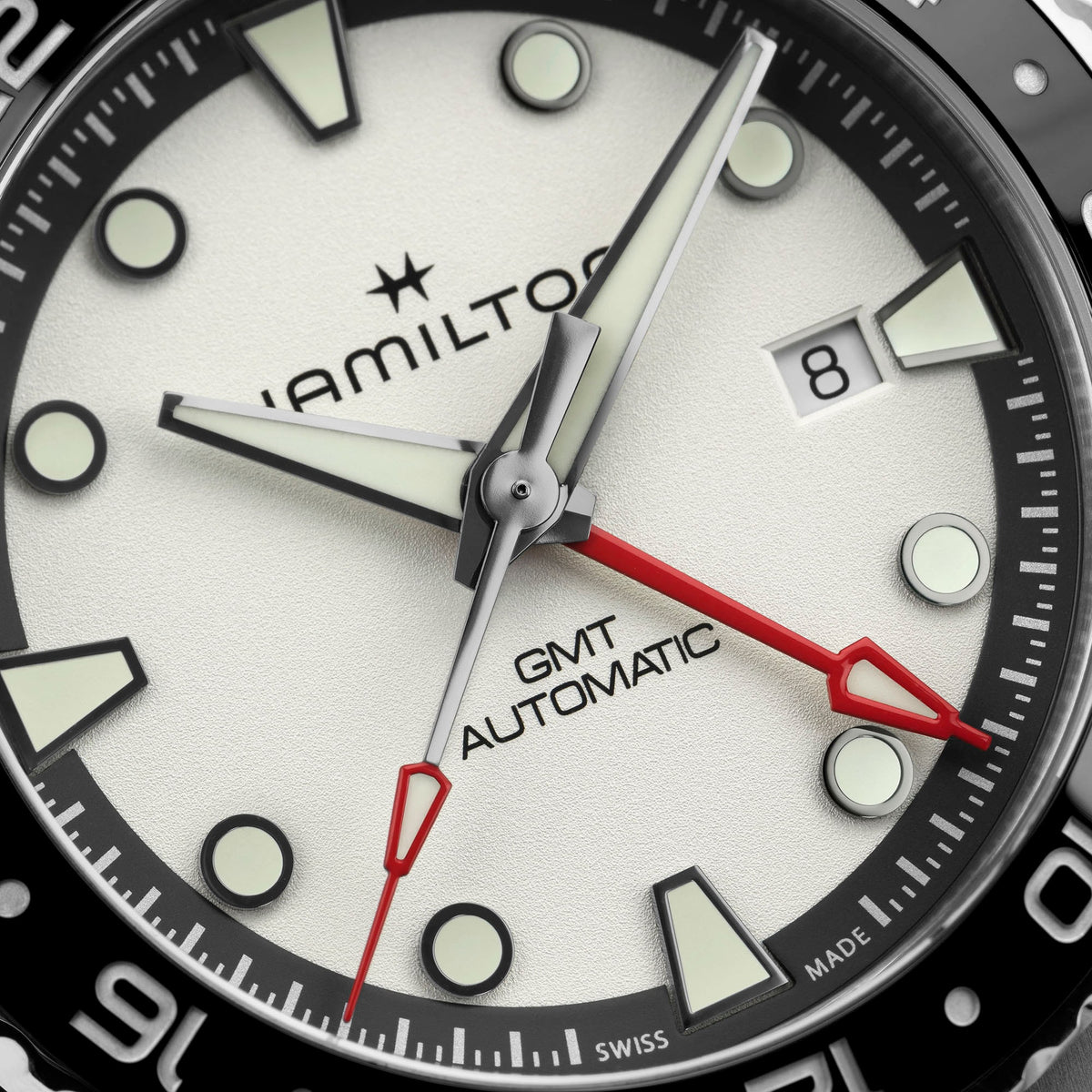 Hamilton Khaki Navy H82555150 – dial close-up