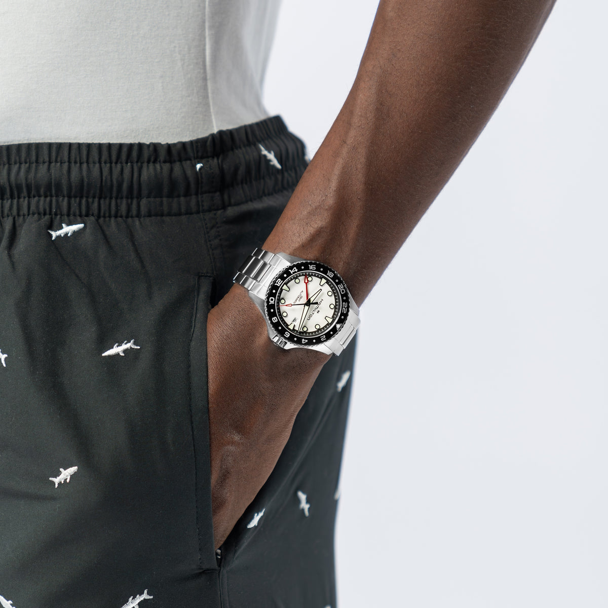 Hamilton Khaki Navy H82555150 – on the wrist
