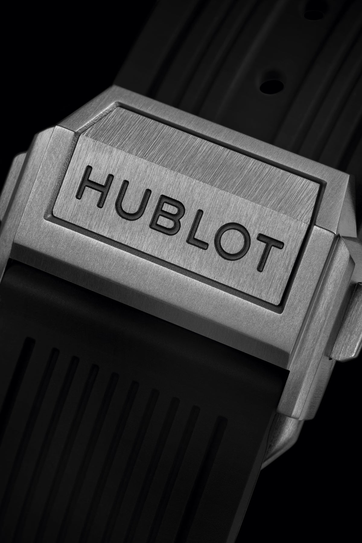 Hublot Big Bang MECA-10 Titanium 45 mm 414.NI.1123.RX – strap and buckle detail