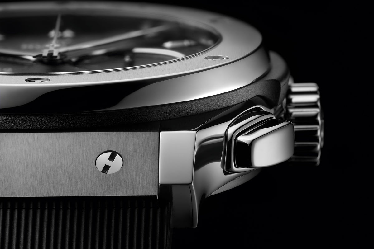 Hublot Classic Fusion Chronograph Titanium on Rubber 42 mm 541.NX.1171.RX – crown and pushers close-up