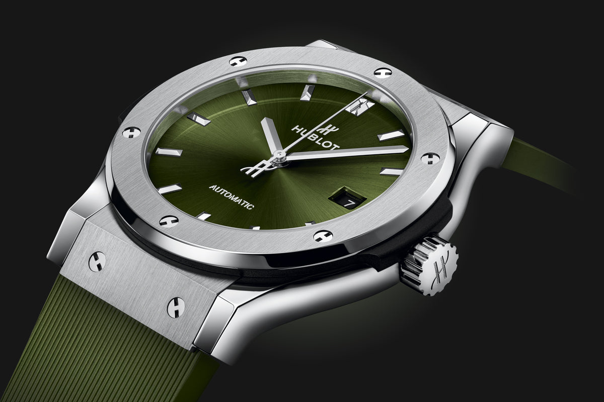 Hublot Classic Fusion Titanium Green 42 mm 542.NX.8970.RX – three-quarter view