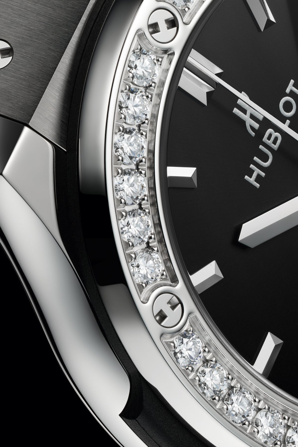 Hublot Classic Fusion Titanium Diamonds 38 mm 565.NX.1470.RX.1204 – diamond bezel close-up