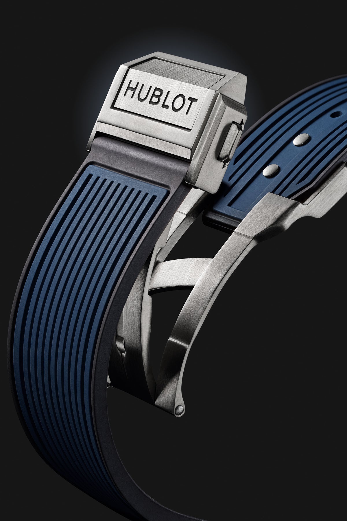 Hublot Spirit of Big Bang Titanium Blue Ceramic 42 mm 642.NL.7170.RX – strap and buckle detail